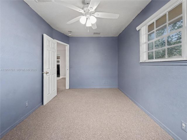 Продажа дома по адресу 4711 NW 16th Ave - фото 7473549