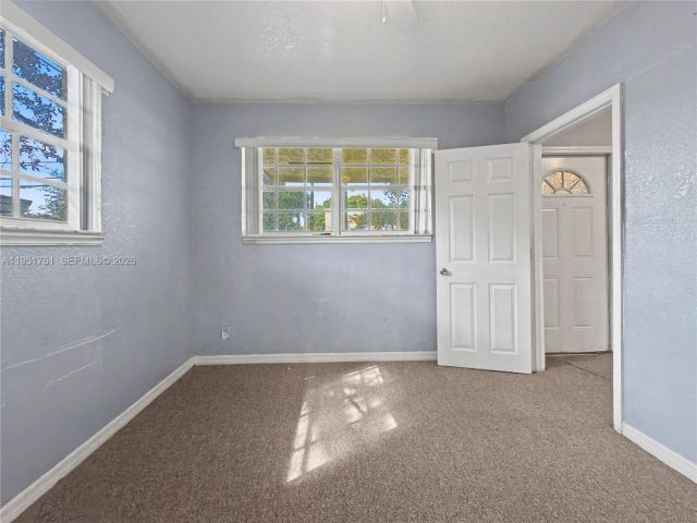 Продажа дома по адресу 4711 NW 16th Ave - фото 7473552