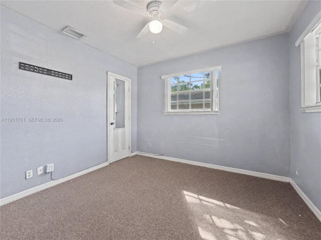 Продажа дома по адресу 4711 NW 16th Ave - фото 7473554