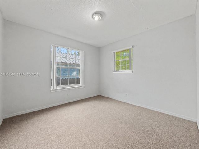 Продажа дома по адресу 4711 NW 16th Ave - фото 7473560