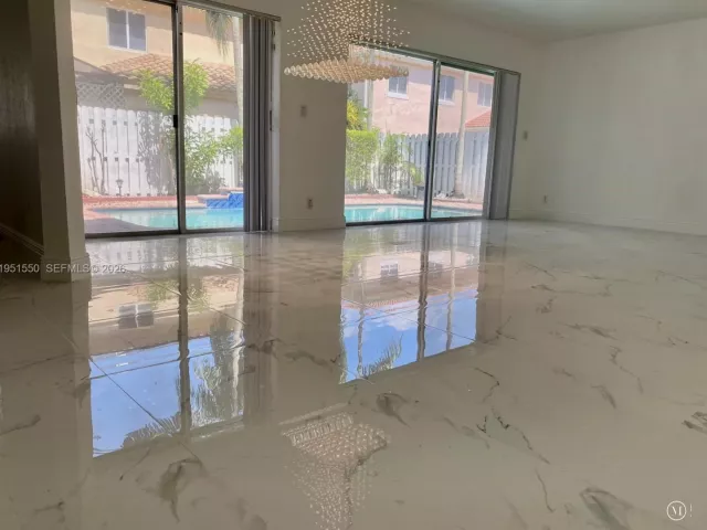 Дом в аренду по адресу 11301 ROCKINGHORSE RD - фото 7233814