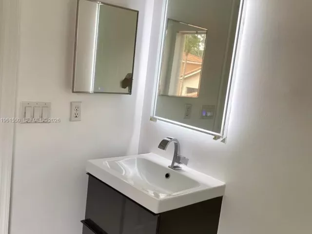 Дом в аренду по адресу 11301 ROCKINGHORSE RD - фото 7233799