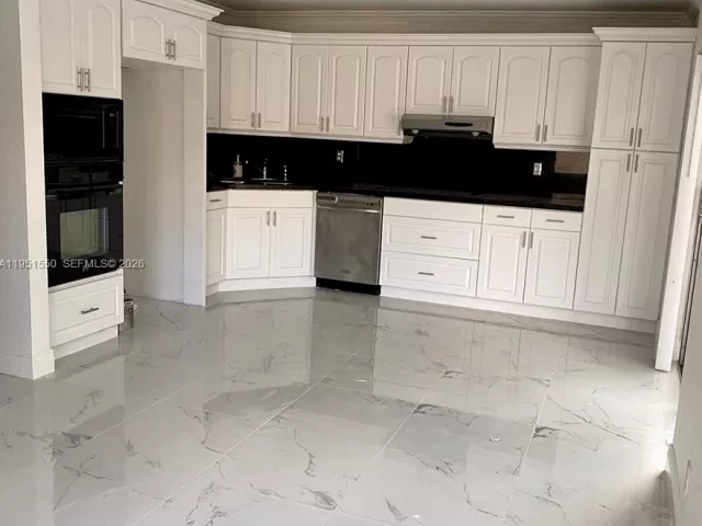 Дом в аренду по адресу 11301 ROCKINGHORSE RD - фото 7233800