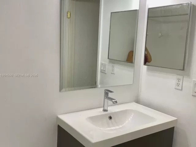 Дом в аренду по адресу 11301 ROCKINGHORSE RD - фото 7233803