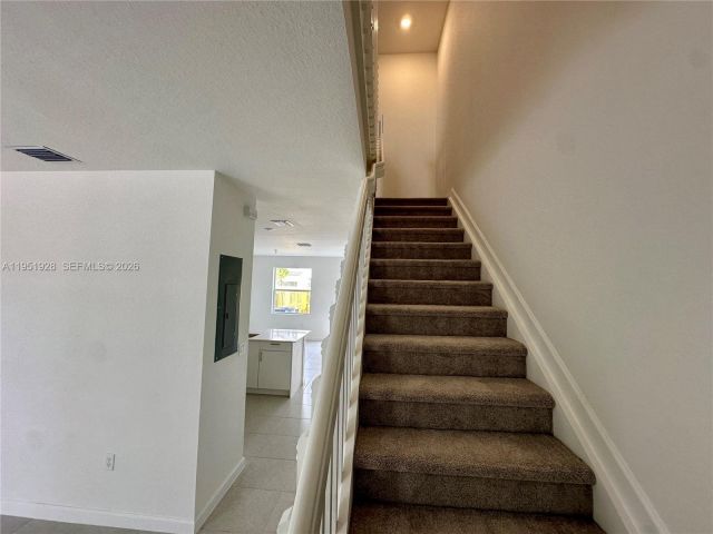 Дом в аренду по адресу 29229 SW 162nd Ct . - фото 7459156