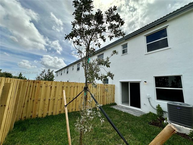 Дом в аренду по адресу 29229 SW 162nd Ct . - фото 7459160