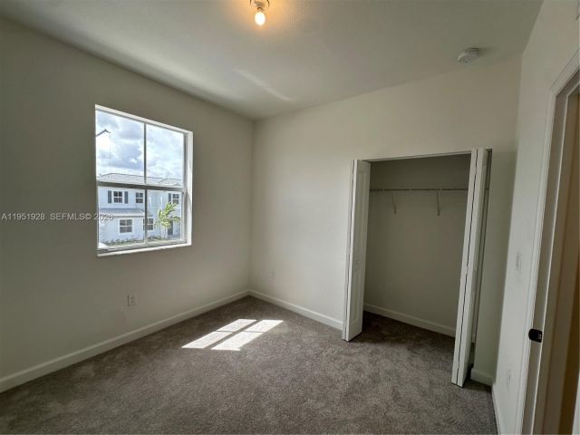 Дом в аренду по адресу 29229 SW 162nd Ct . - фото 7459166