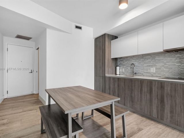 Продажа квартиры #1108 - фото 7214140