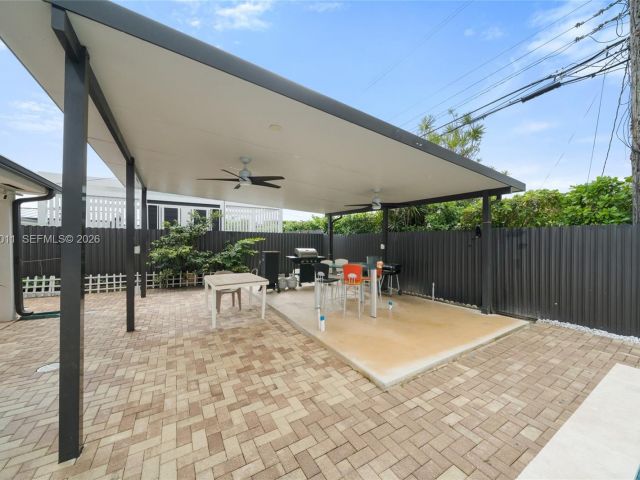 Продажа дома по адресу 1310 SW 78th Ave - фото 7440191