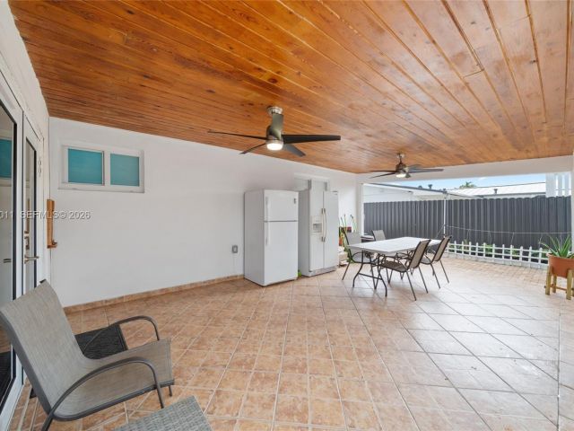 Продажа дома по адресу 1310 SW 78th Ave - фото 7440209