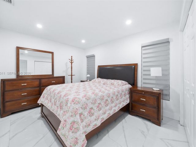 Продажа дома по адресу 1310 SW 78th Ave - фото 7440218