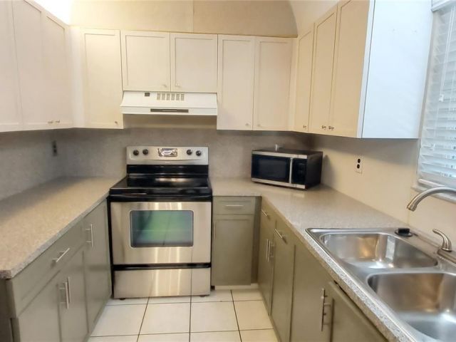 Дом в аренду по адресу 4992 SW 123rd Ter 4992 - фото 7486976