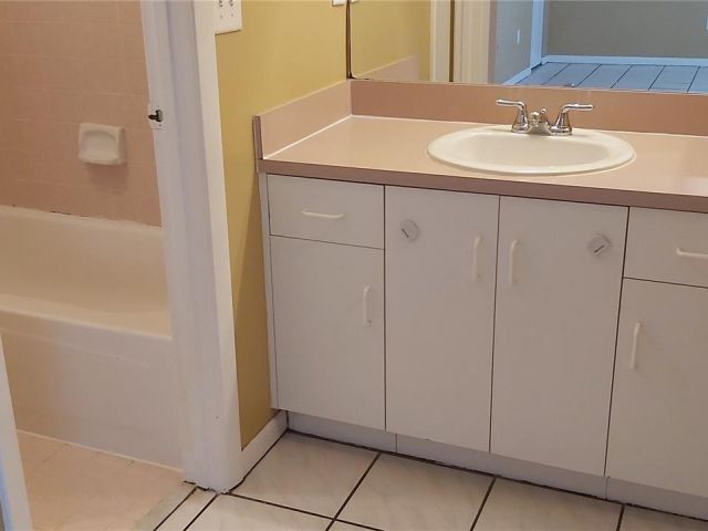 Дом в аренду по адресу 4992 SW 123rd Ter 4992 - фото 7486981