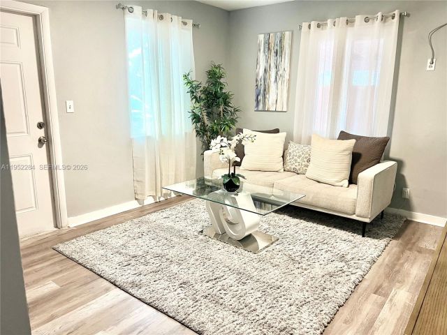 Продажа дома по адресу 436 NW 15th Ave - фото 7513651