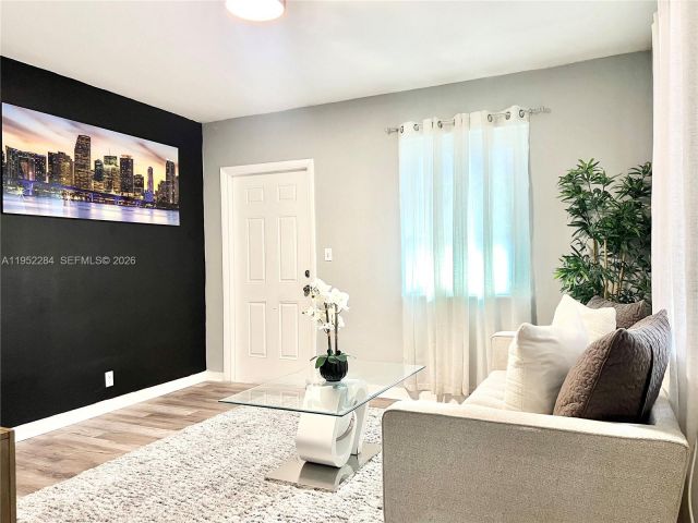 Продажа дома по адресу 436 NW 15th Ave - фото 7513656