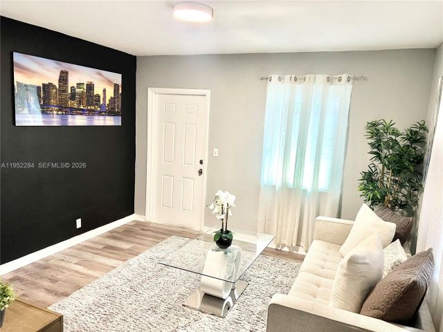 Продажа дома по адресу 436 NW 15th Ave - фото 7513657