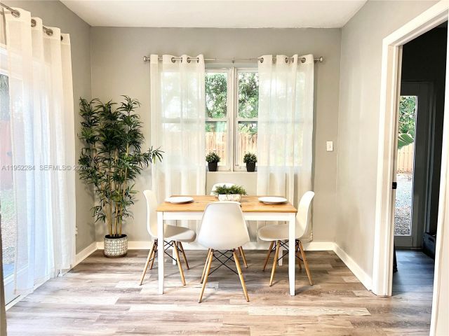 Продажа дома по адресу 436 NW 15th Ave - фото 7513659