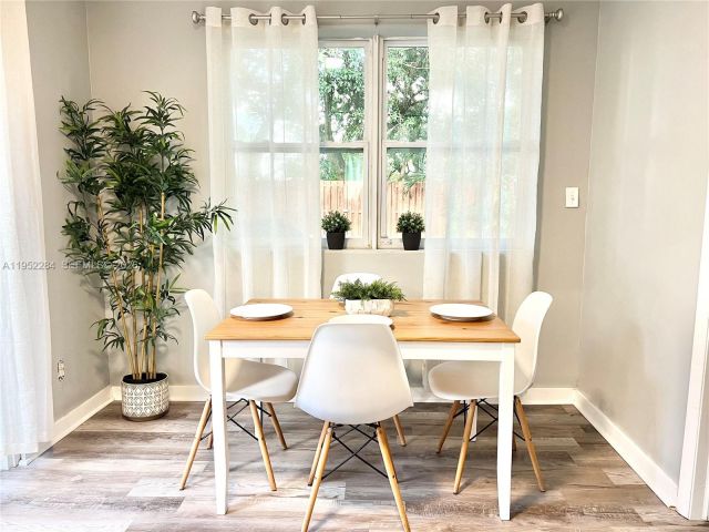 Продажа дома по адресу 436 NW 15th Ave - фото 7513660