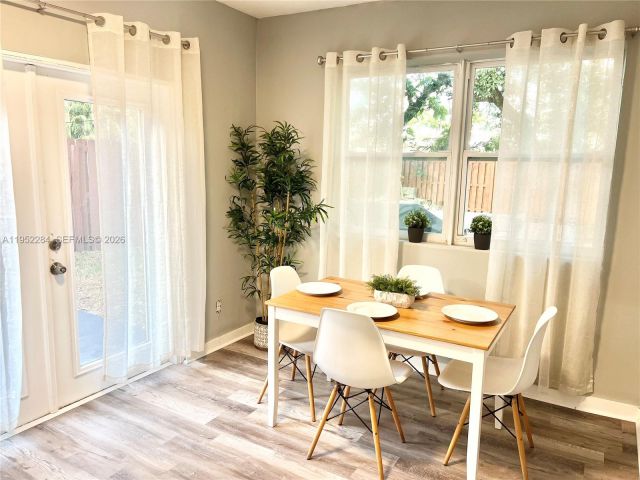 Продажа дома по адресу 436 NW 15th Ave - фото 7513661