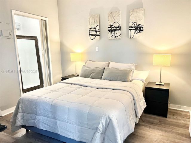 Продажа дома по адресу 436 NW 15th Ave - фото 7513662