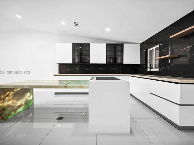 Продажа дома по адресу 13284 SW 39th Street - фото 7439354