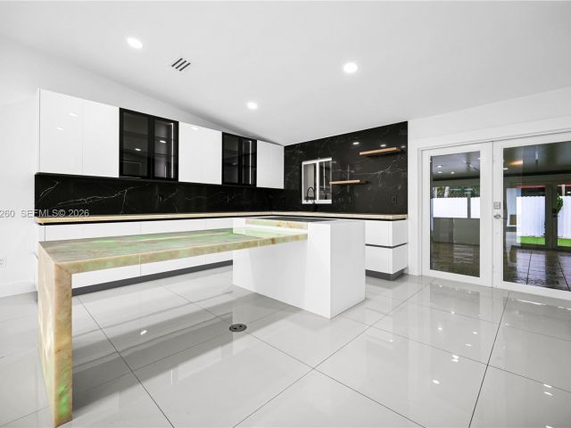 Продажа дома по адресу 13284 SW 39th Street - фото 7439355