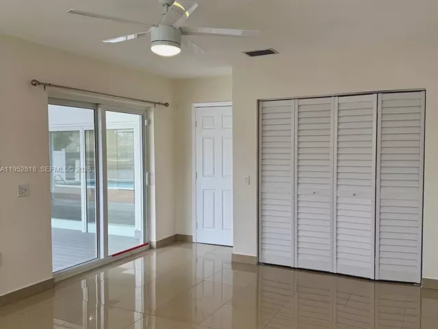 Дом в аренду по адресу 16453 NE 33rd Ave 1 - фото 7252708