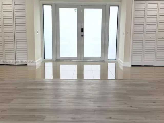 Дом в аренду по адресу 16453 NE 33rd Ave 1 - фото 7252715