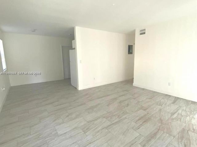 Дом в аренду по адресу 1511 NE 42nd Street - фото 7478087