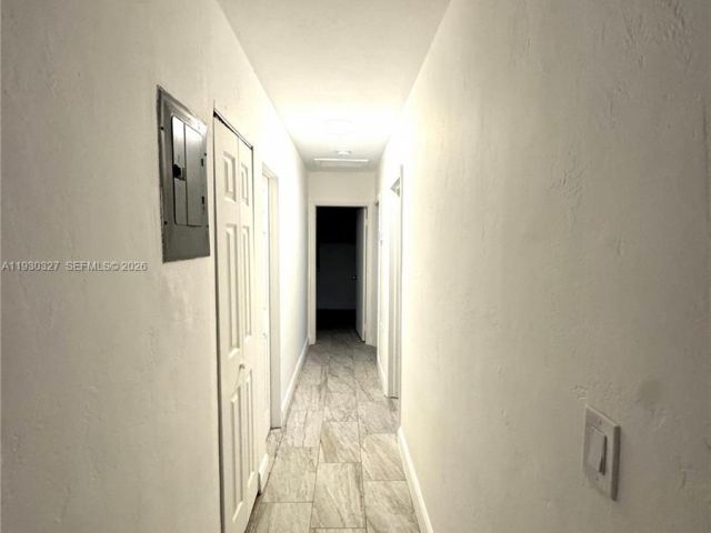 Дом в аренду по адресу 1511 NE 42nd Street - фото 7478091