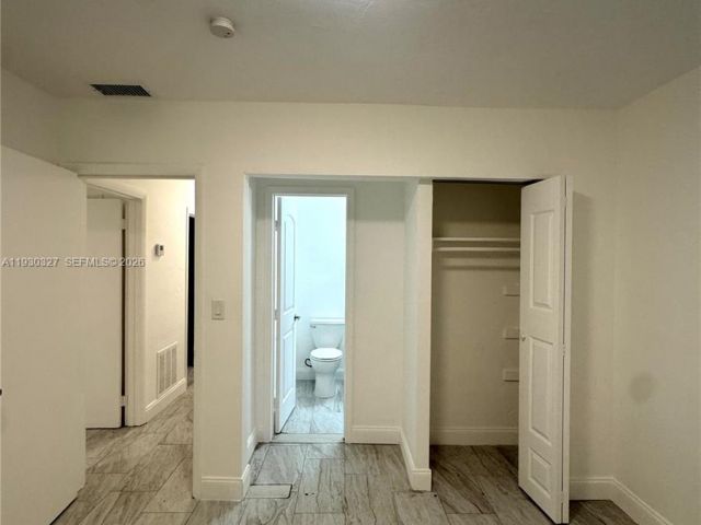 Дом в аренду по адресу 1511 NE 42nd Street - фото 7478092