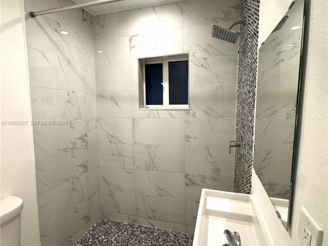 Дом в аренду по адресу 1511 NE 42nd Street - фото 7478094