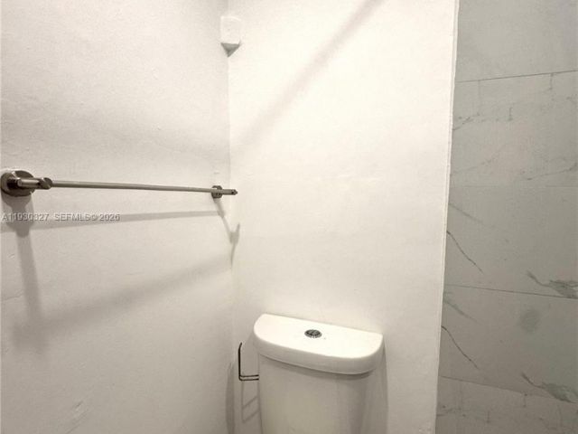 Дом в аренду по адресу 1511 NE 42nd Street - фото 7478096