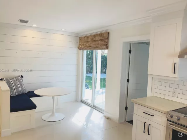 Дом в аренду по адресу 4218 Braganza Ave 4218 - фото 7273298