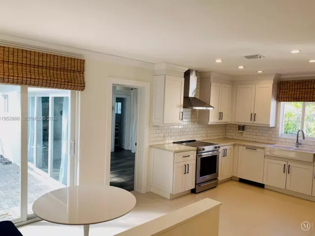 Дом в аренду по адресу 4218 Braganza Ave 4218 - фото 7273299