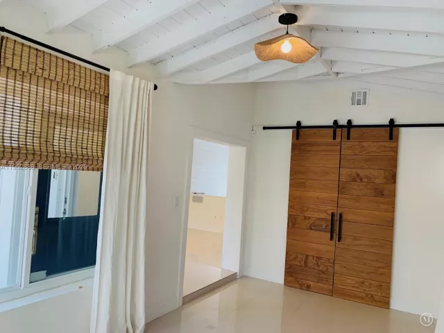 Дом в аренду по адресу 4218 Braganza Ave 4218 - фото 7273300