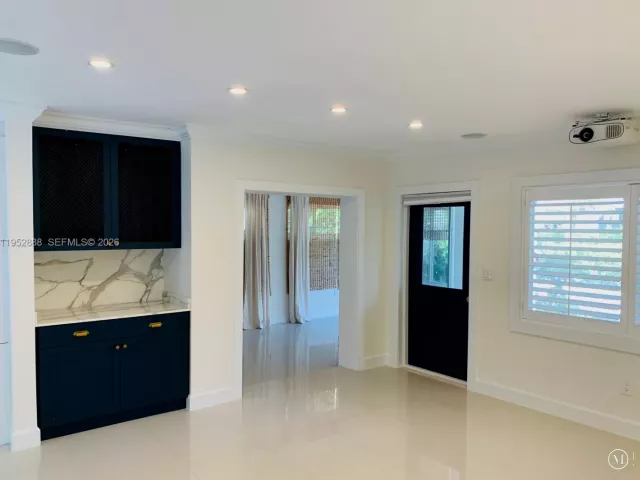 Дом в аренду по адресу 4218 Braganza Ave 4218 - фото 7273303