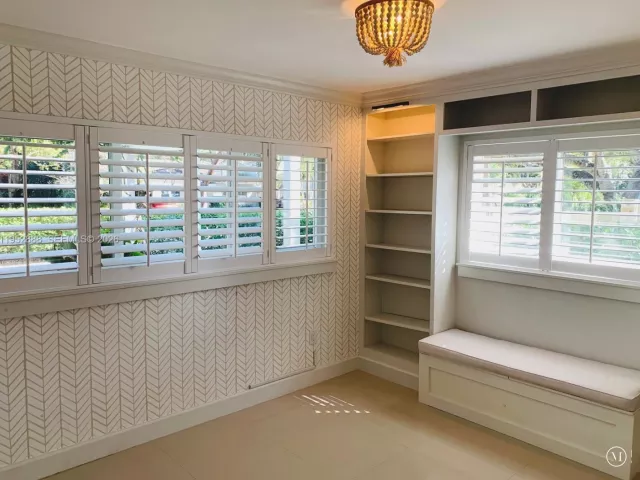 Дом в аренду по адресу 4218 Braganza Ave 4218 - фото 7273294