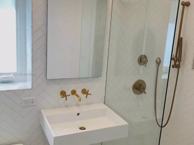 Дом в аренду по адресу 4218 Braganza Ave 4218 - фото 7273295