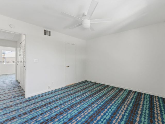 Продажа дома по адресу 2709 NE 15th St - фото 7251032