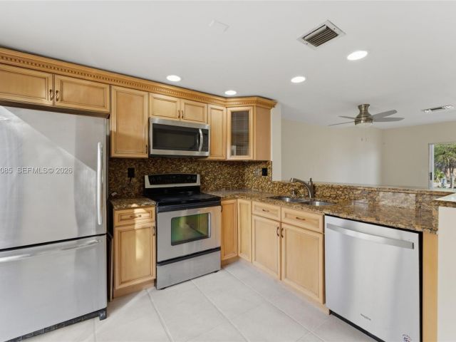 Продажа дома по адресу 2709 NE 15th St - фото 7251038