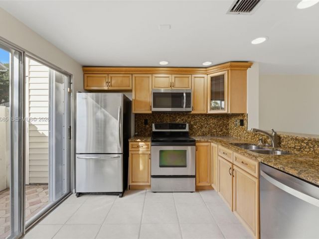 Продажа дома по адресу 2709 NE 15th St - фото 7251039