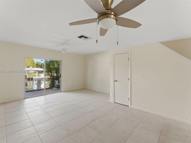 Продажа дома по адресу 2709 NE 15th St - фото 7251043