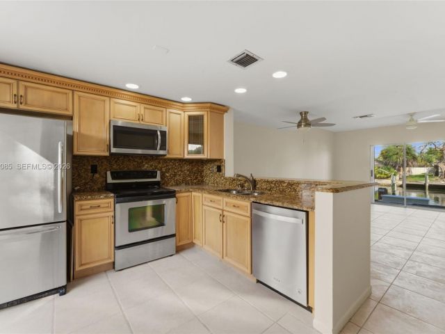 Продажа дома по адресу 2709 NE 15th St - фото 7251045