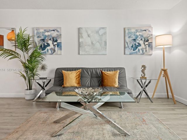 Продажа квартиры #2414 - фото 7265877