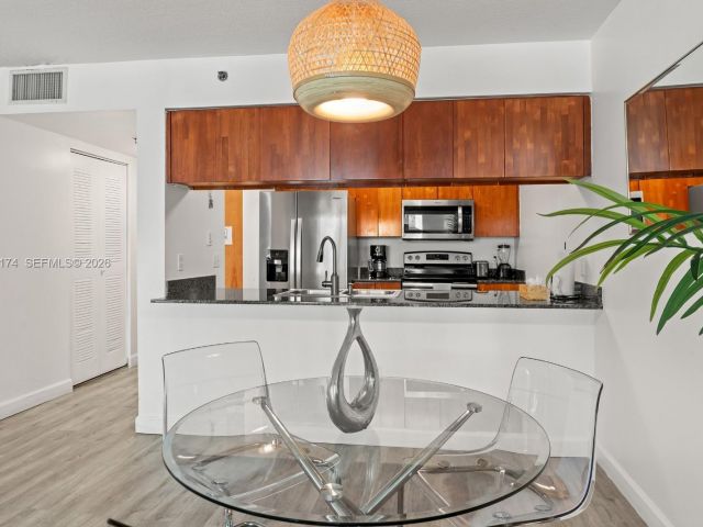 Продажа квартиры #2414 - фото 7265878