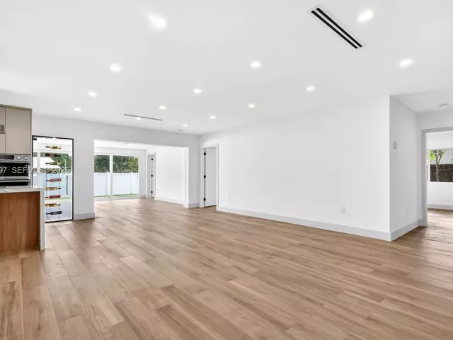 Продажа дома по адресу 1917 N Swinton Ave - фото 7296017