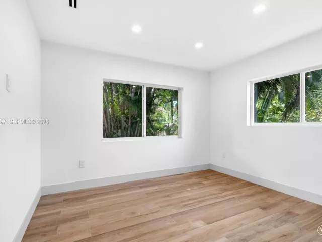 Продажа дома по адресу 1917 N Swinton Ave - фото 7296009