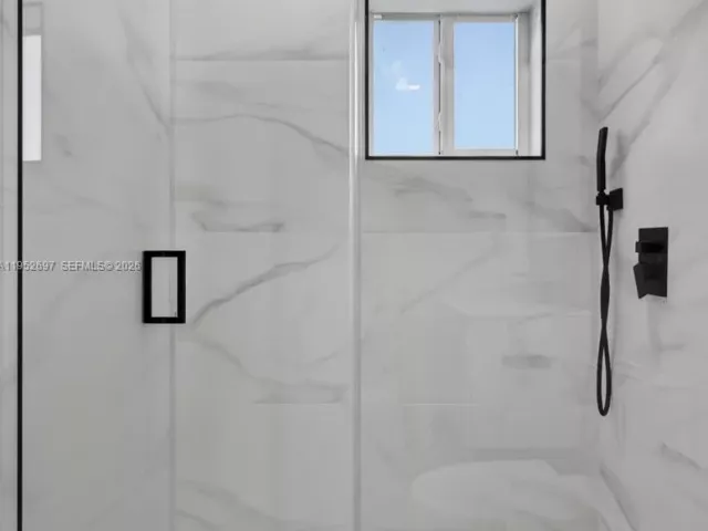 Продажа дома по адресу 1917 N Swinton Ave - фото 7296010