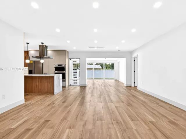 Продажа дома по адресу 1917 N Swinton Ave - фото 7296013